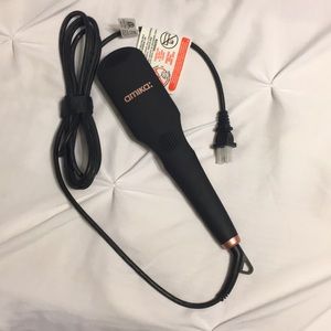 Amika Polished Perfecting Brush 1.0